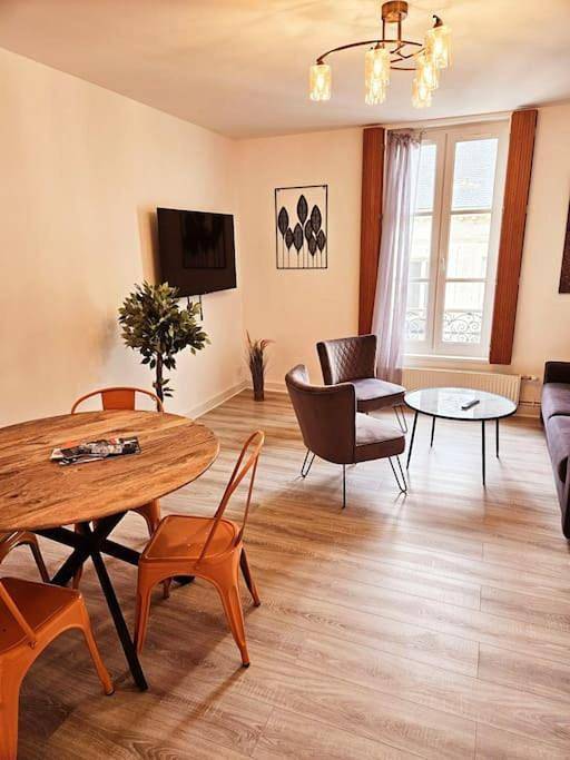 Appartement entier, One-Bedroom Apartment in Vendôme, Vallée de la Loire