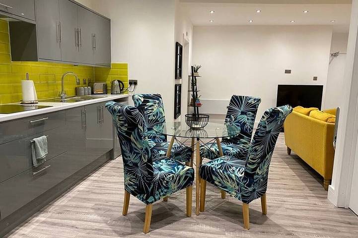 Apartment for 6 people in Swansea