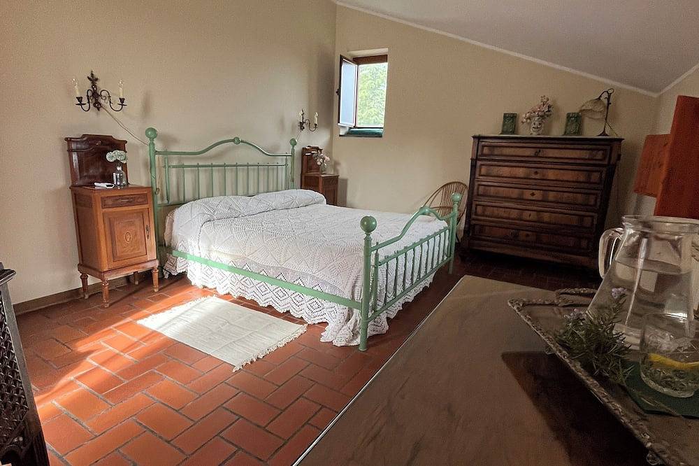 Charming 3-bedroom country house with Jacuzzi and tank pool in Zafferana Etnea, Etna