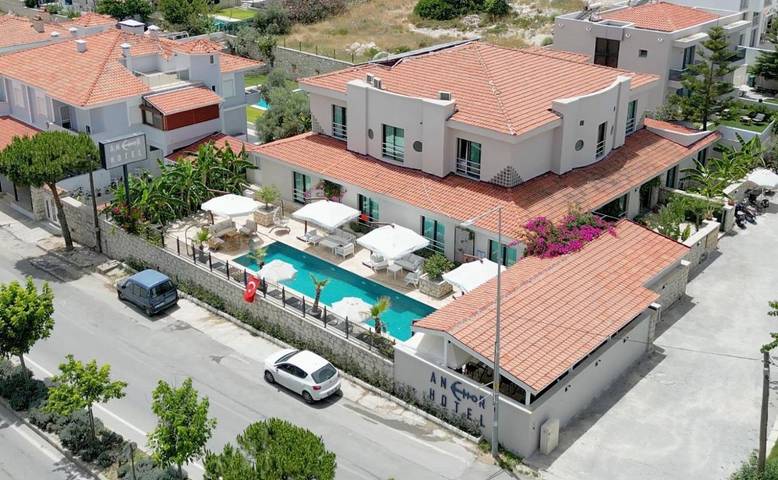 Hôtel pour 4 personnes, avec terrasse et jardin ainsi que piscine et vue - 1