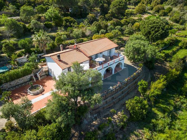 Pension voor 5 personen, with balkon and tuin as well as uitzicht op Elba