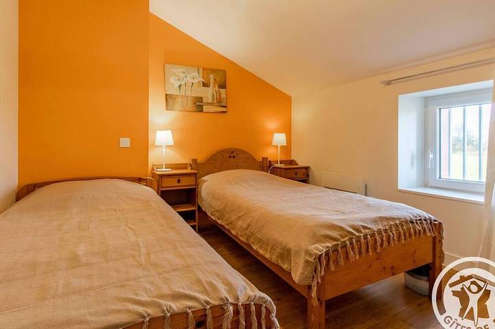 Gîte pour 6 personnes, avec terrasse dans Saint-Georges-des-Gardes - 4