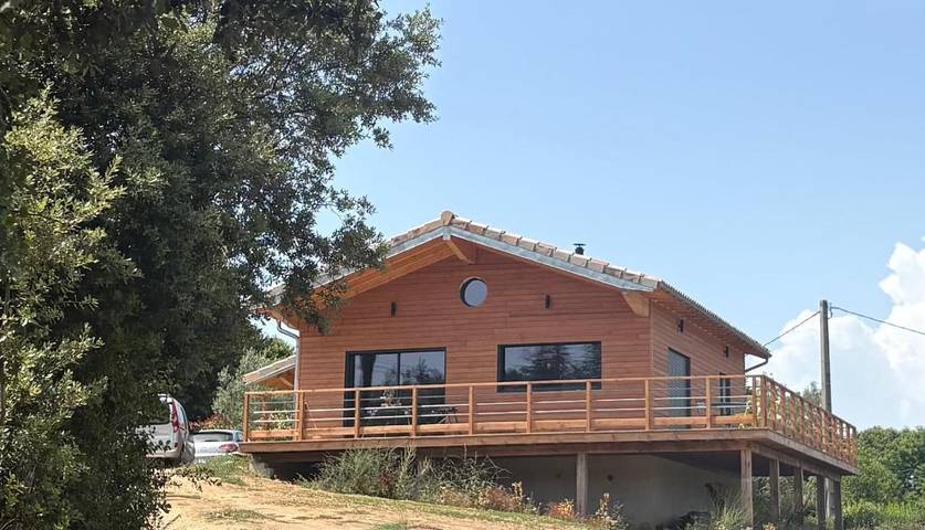 Location de vacances, avec Balcon et Terrasse ainsi que Jardin et Vue à Sénéchas