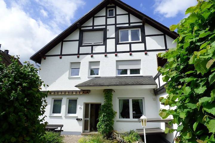 Ferienwohnung für 7 Personen, mit Pool und Terrasse sowie Garten, mit Haustier