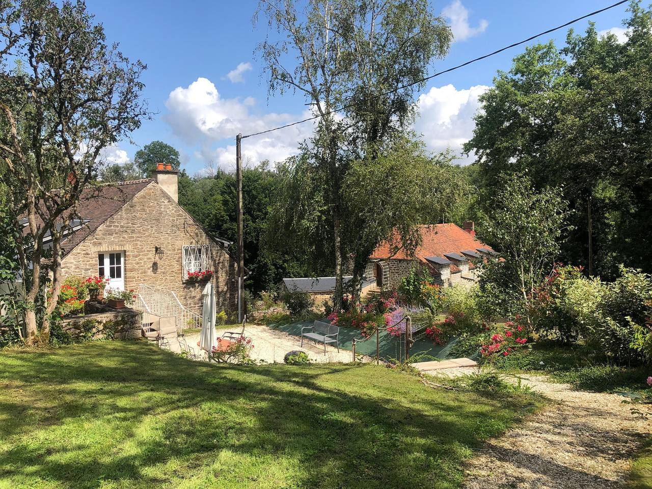 Casa rural con piscina, río y terraza cerca de Semur in Pont-et-Massène, Región de Montbard