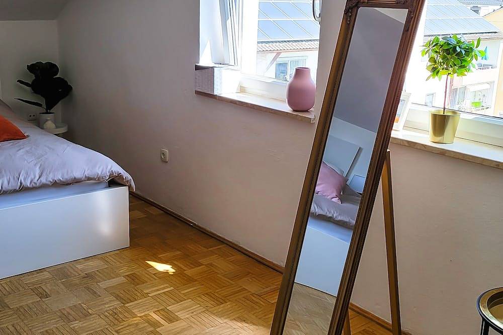 Ganze Wohnung, Dg \"R\" Helle 40m² 2-Zimmer Wohnung nähe Salzburg in Freilassing, Rupertiwinkel