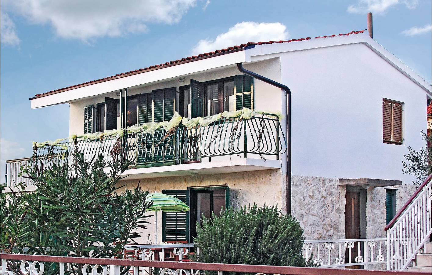 Casa de vacaciones para 9 personas con terraza in Jadrija, Condado de Šibenik-Knin