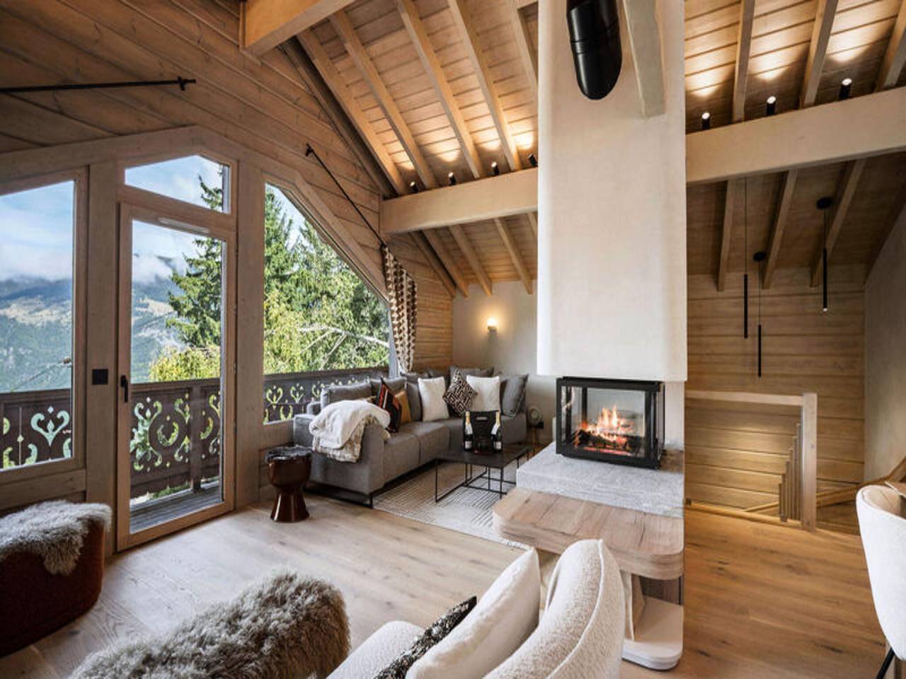 Entire apartment, Chalet in La Tania near Ski Slopes in Albiez-le-Jeune, Saint-Jean-de-Maurienne region