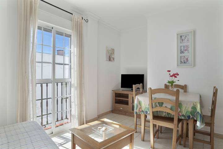 Entire apartment, Apartment 'Doña Alba 2' with Sea View, Shared Terrace and Balcony in Conil de la Frontera, Costa de la Luz