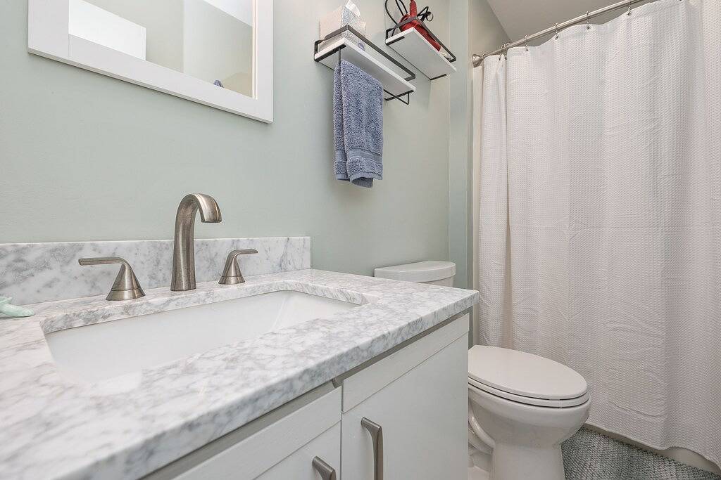 Ocean View House, Steps to Beach, Pet Friendly, Linens & Beach Gear Provided in Surf City, Topsail Island