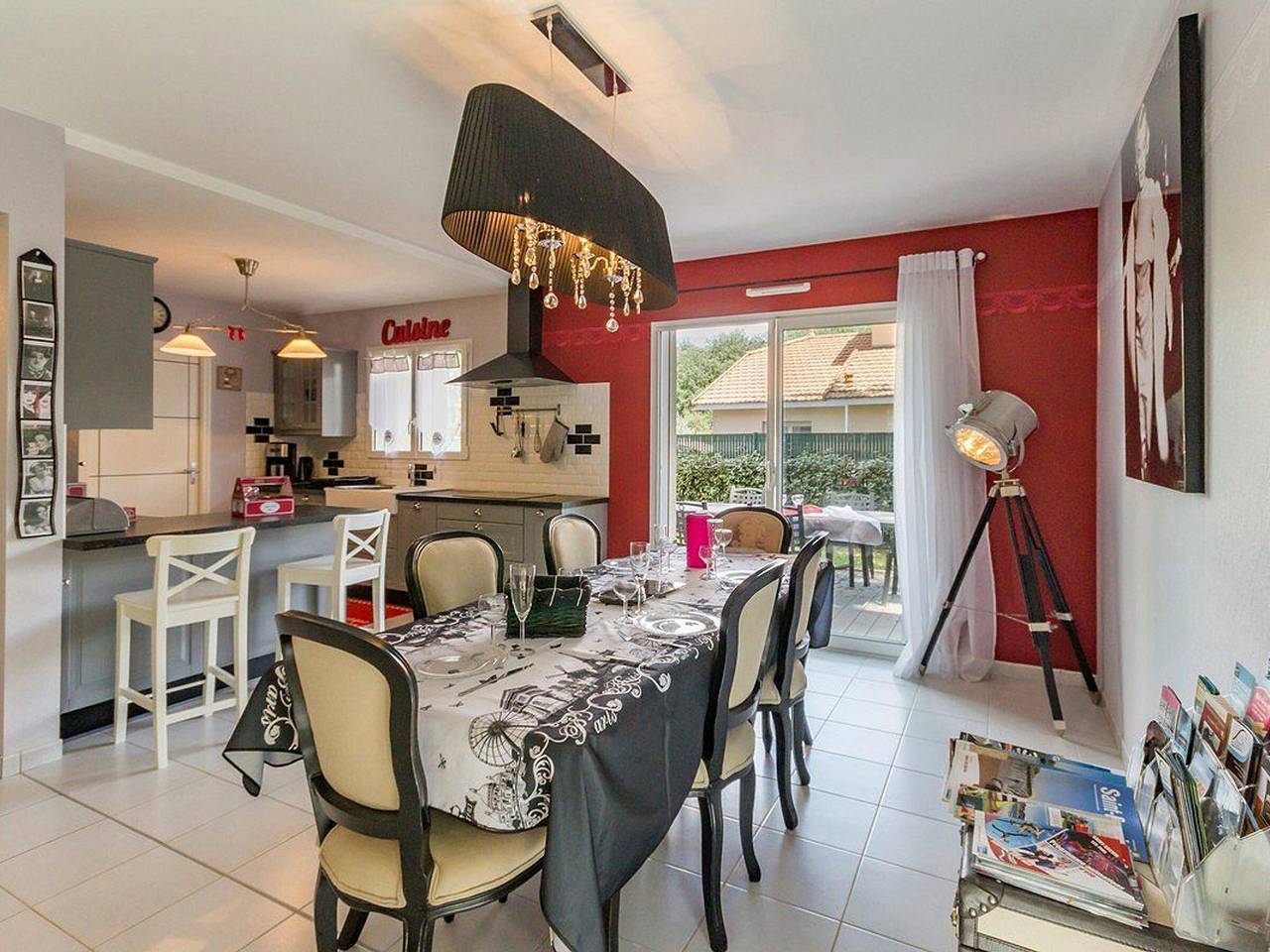 Casa contemporánea con jardín, cerca de la playa, ideal para familias, equipada con Wifi y garaje. in Saint-Brévin l'Océan, Saint-Brevin-les-Pins