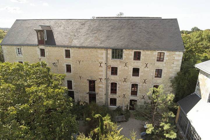 Location de vacances pour 25 personnes, avec Terrasse ainsi que Jardin et Piscine à Mauzé-sur-le-Mignon