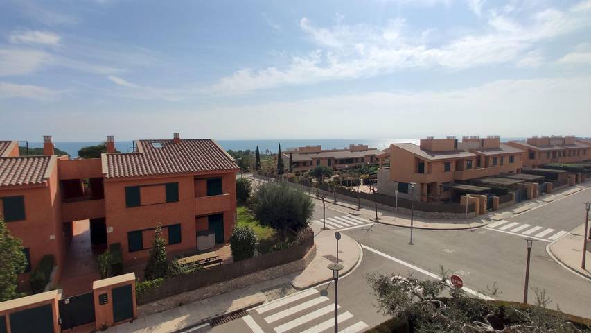Location de vacances pour 6 personnes, avec Vue sur l’océan et Balcon ainsi que Terrasse et Piscine à Calafat