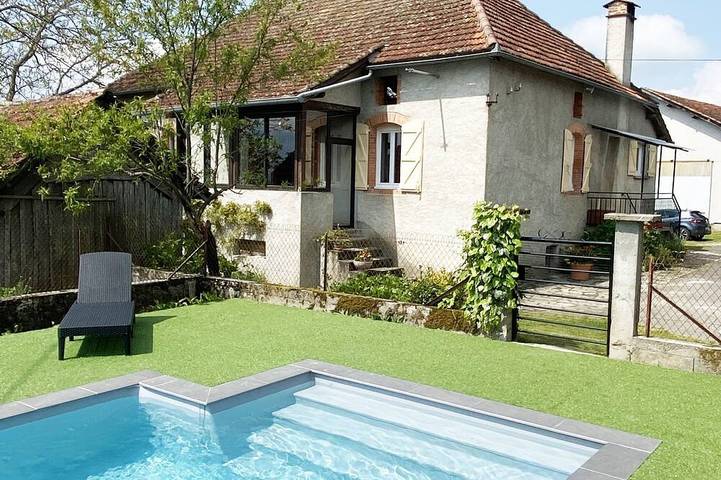 Location de vacances pour 11 personnes, avec Jardin et Piscine dans Viazac