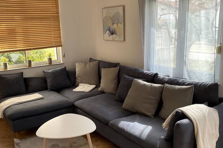 Bungalow für 6 Personen, mit Terrasse und Garten in Montenegro - 2