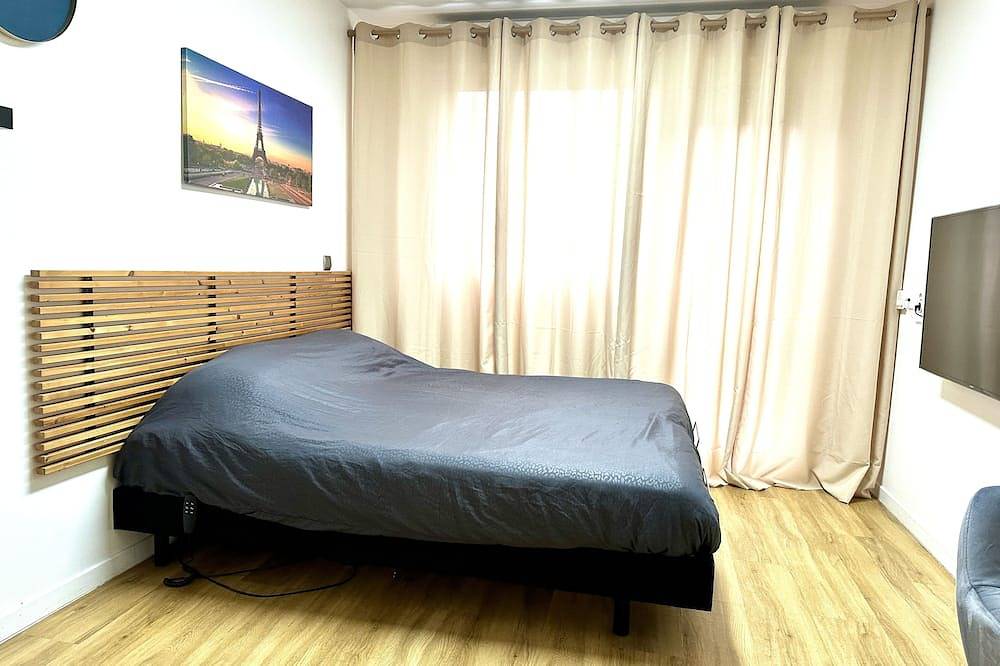 Apartamento entero, Cosy and bright T1 2 steps from Paris / Metro 14 /Netflix in Clichy, Altos del Sena