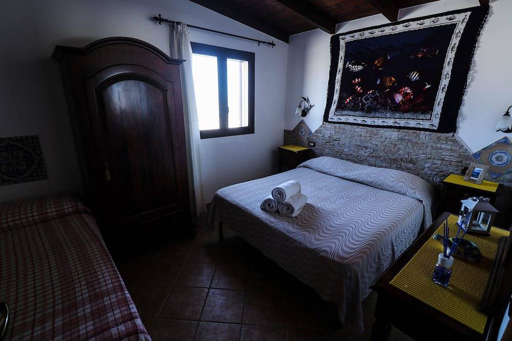 Tastefully furnished house with garden and a few steps from the sea. in Lampedusa e Linosa, Islas Pelagias