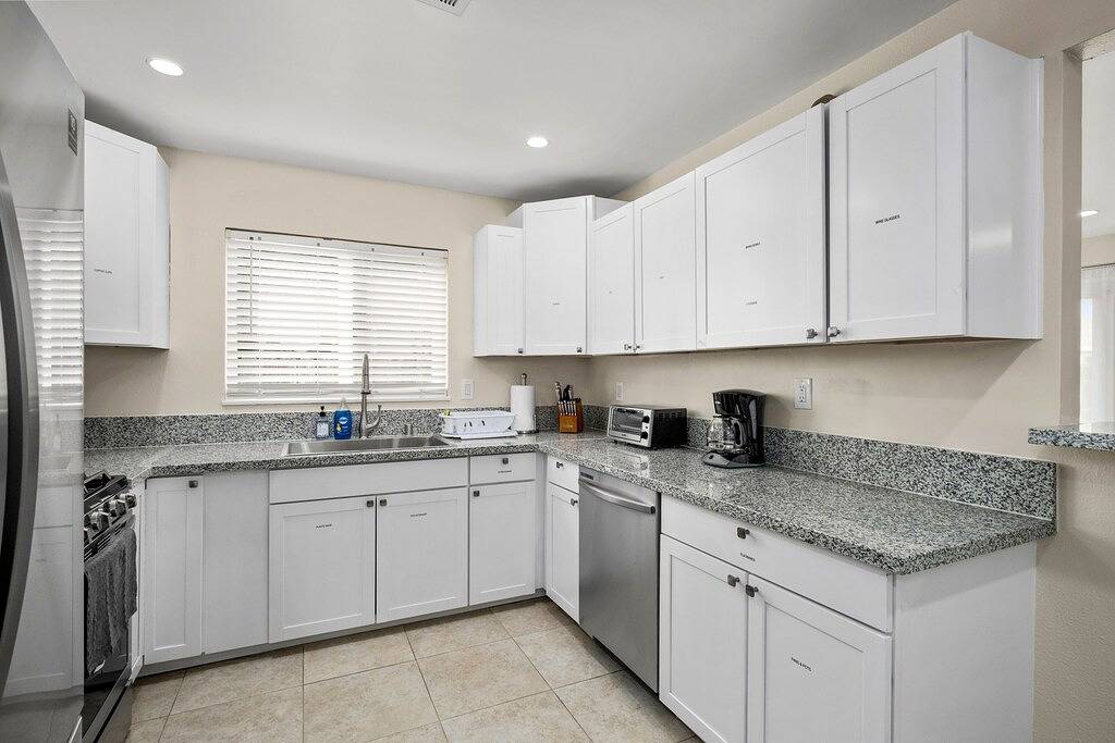 Upgraded 3B/2Bth Great Access to All You Need in Clovis, Fresno County