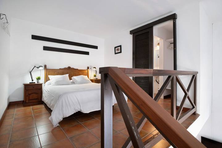 Country House 'Finca Emblemática - Nº1 Tisalaya' with Mountain Views, Shared Pool and Wi-Fi in La Vegueta, Tinajo