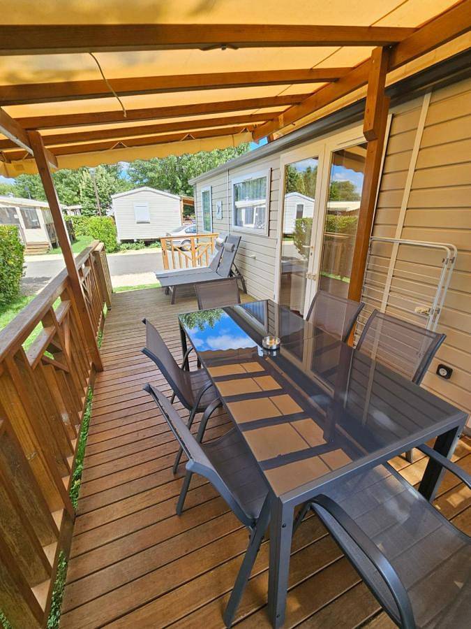 Location de vacances pour 6 personnes, avec piscine et terrasse à Condrieu - 4