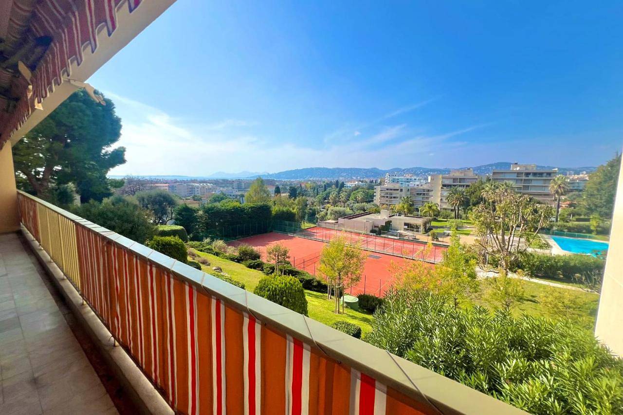 Geheel appartement, Juan Les Pins - 4 people - swimming pool - tennis in Juan-les-Pins, Antibes