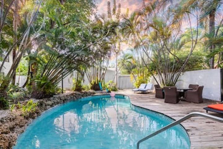 Vacation rental for 8 people, with yard in Coconut Grove