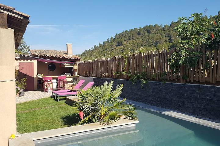 Maison de vacances pour 4 personnes, avec Terrasse et Jardin à Rousset