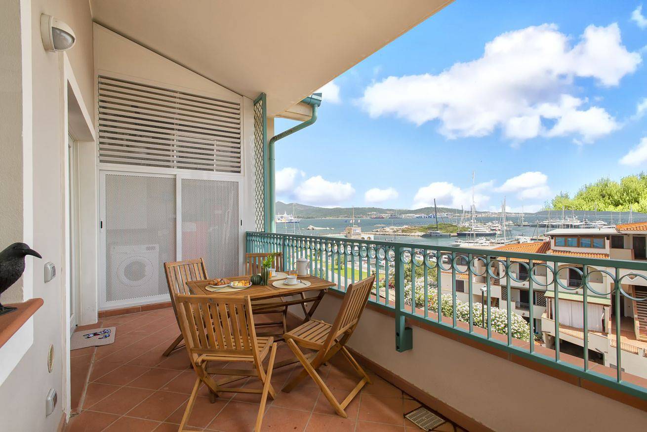 Appartamento intero, Blue Penthouse. Attico vista mare con parcheggio privato. in Olbia, Gallura