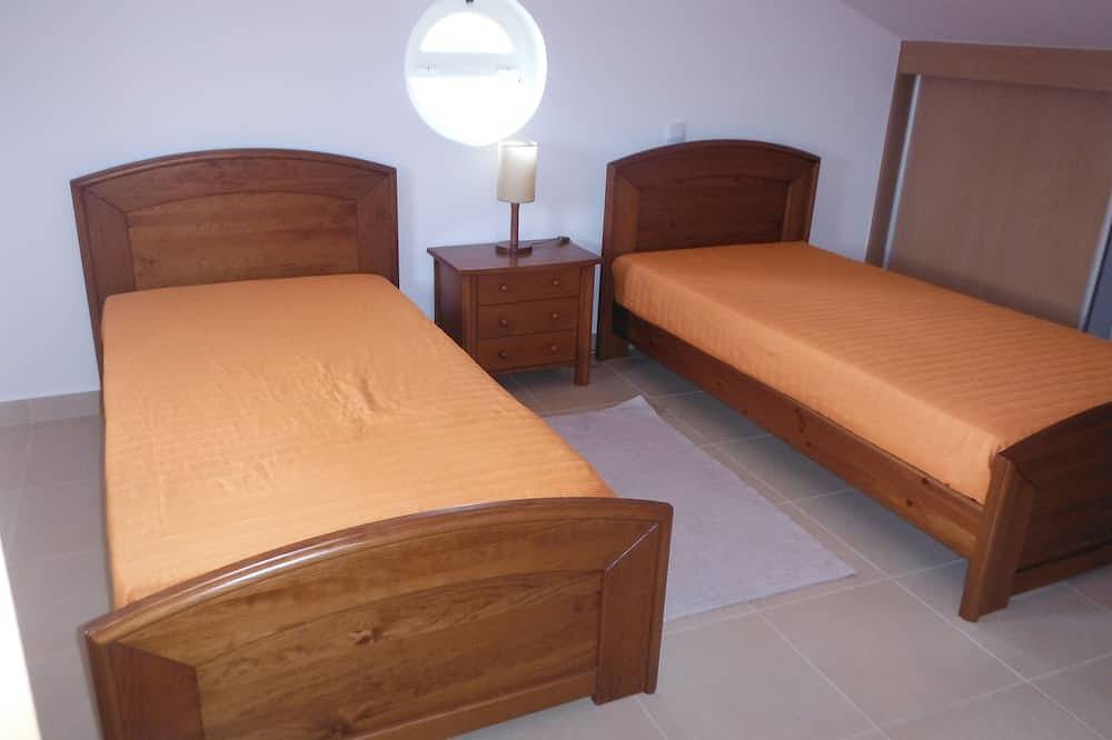 Ganze Wohnung, Neue 3-Zimmer-Wohnung 50 Meter vom Strand entfernt in Praia da Lota, Manta Rota