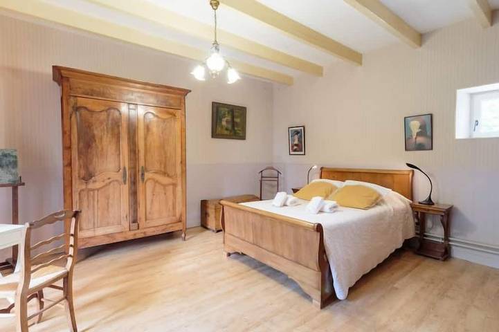 Location de vacances pour 7 personnes, avec jardin ainsi que piscine et terrasse, animaux acceptés à Mauzé-sur-le-Mignon - 3