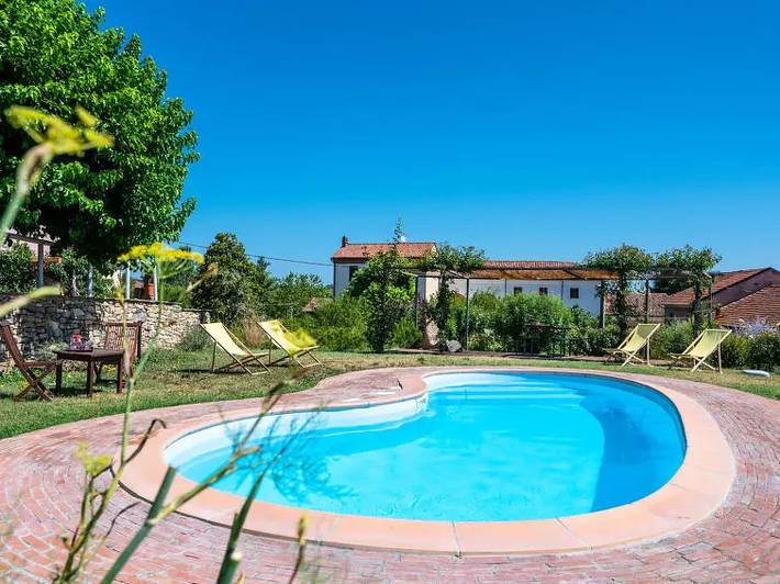 Location de vacances pour 16 personnes, avec jardin et piscine à Cassine