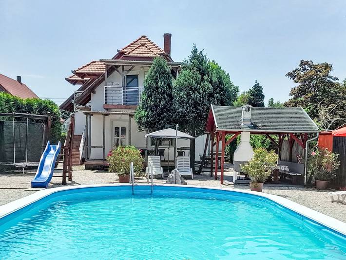 Apartament wakacyjny dla 5 osób, z Taras i Ogród oraz Basen w Węgry