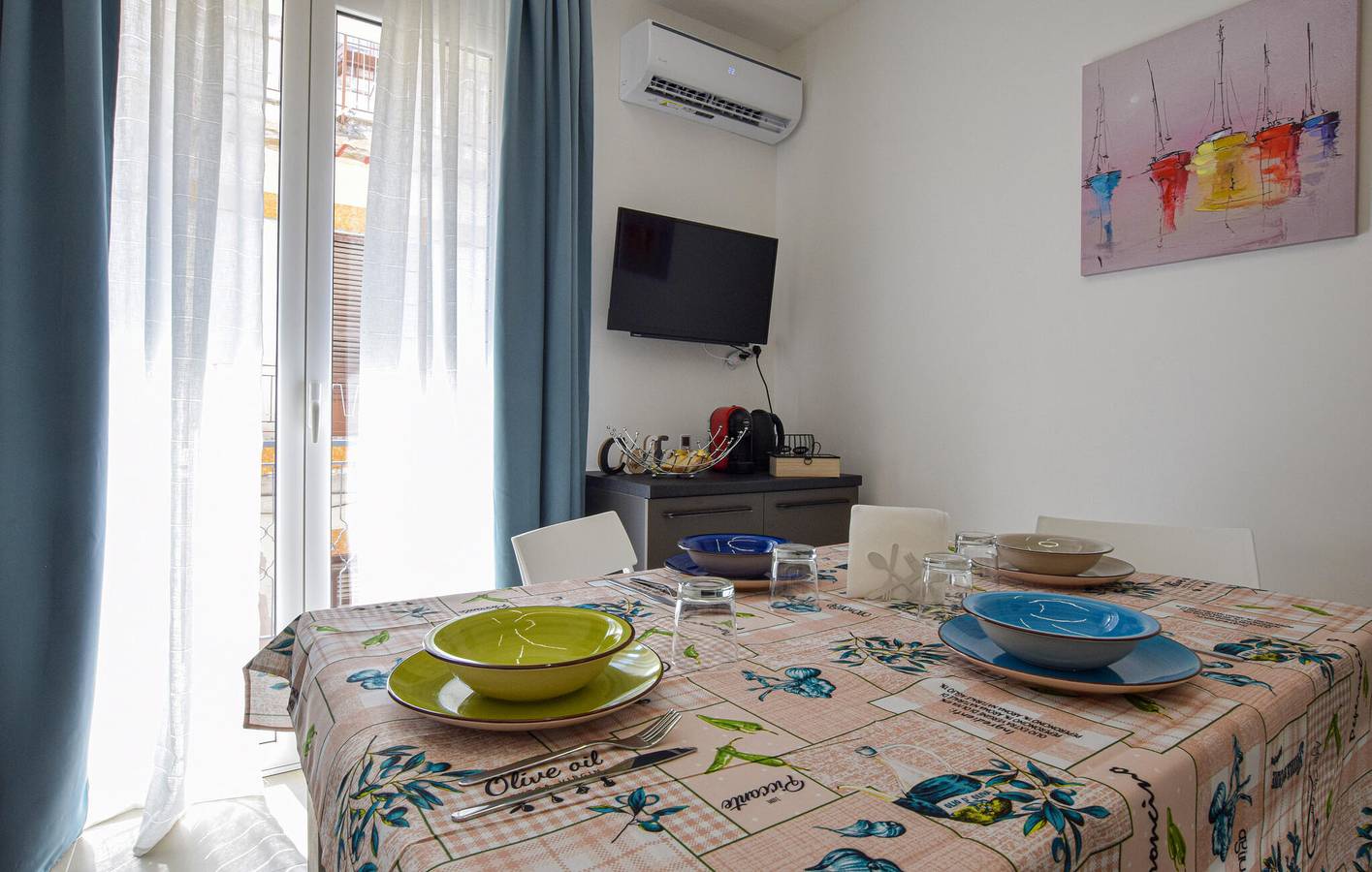 Appartement de vacances entier, Appartement confortable au bord de la mer avec WiFi et climatisation in Capaci, Province de Palerme
