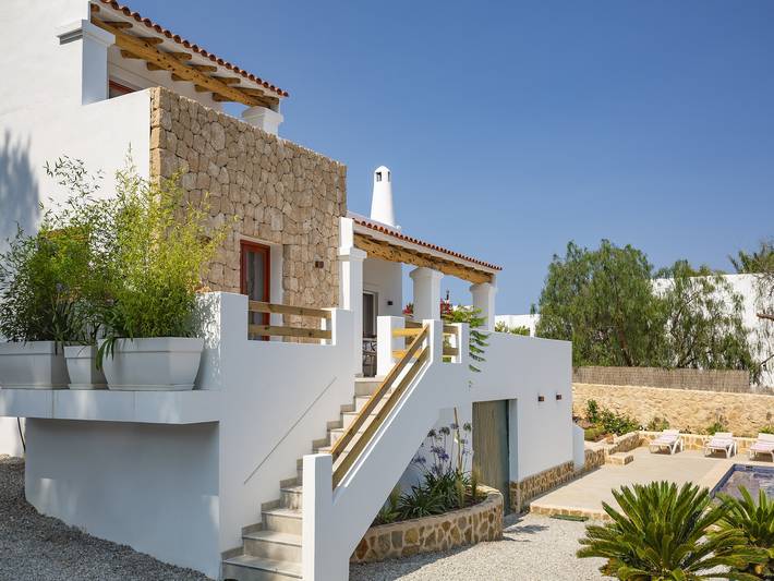 Ferienhaus für 8 Personen, mit Balkon/Terrasse und Terrasse sowie Garten und Pool