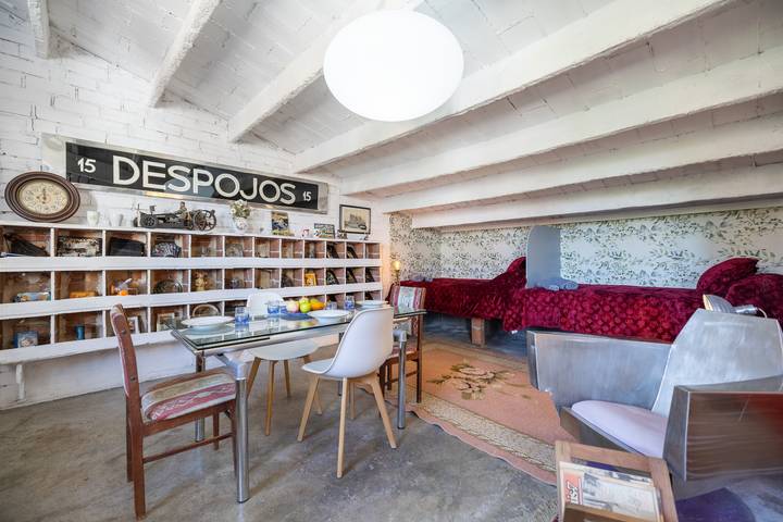 Apartamento entero, Apartamento 'La Fabriqueta Loft' con vistas a la montaña, Wi-Fi y aire acondicionado in Riudecañas, Baix Camp
