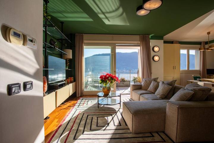 Appartamento per 5 persone, con piscina e panorama nonché giardino e vista lago in Sarnico