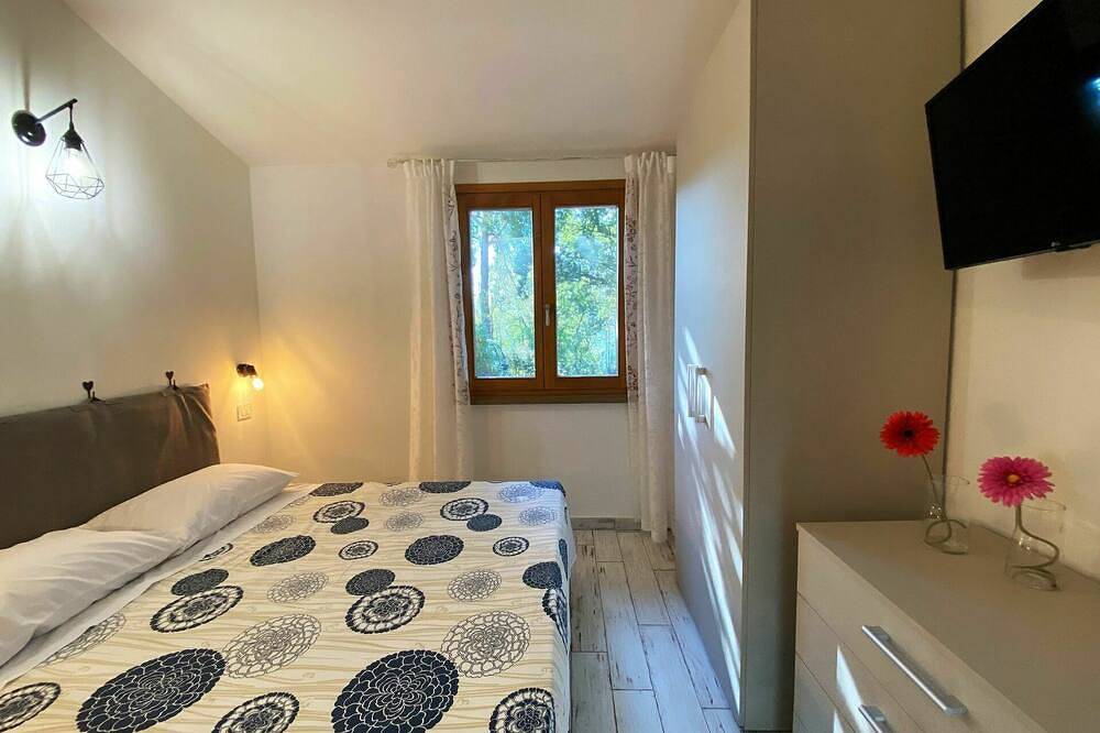 Atemberaubendes alleinstehendes Ferienhaus mit Klimaanlage,  W-Lan, Tv, Innenhof und Panoramablick in Castellina Marittima, Etruskische Küste