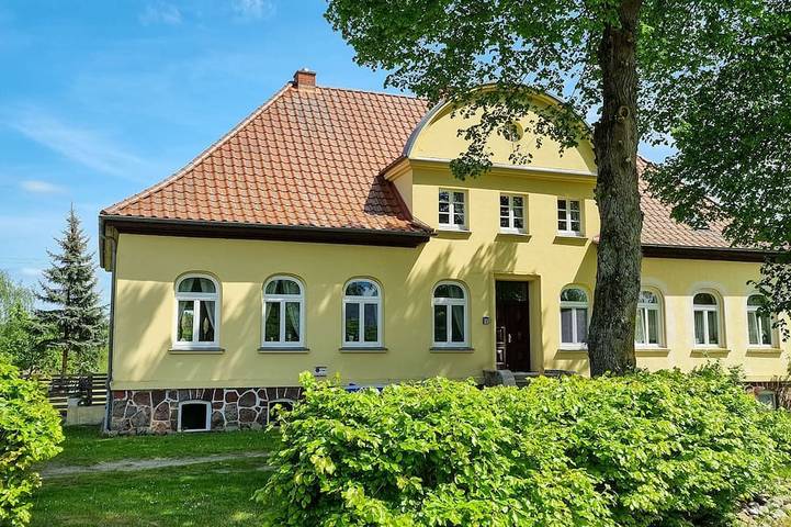 Ferienwohnung für 8 Personen, mit Garten in Brüel