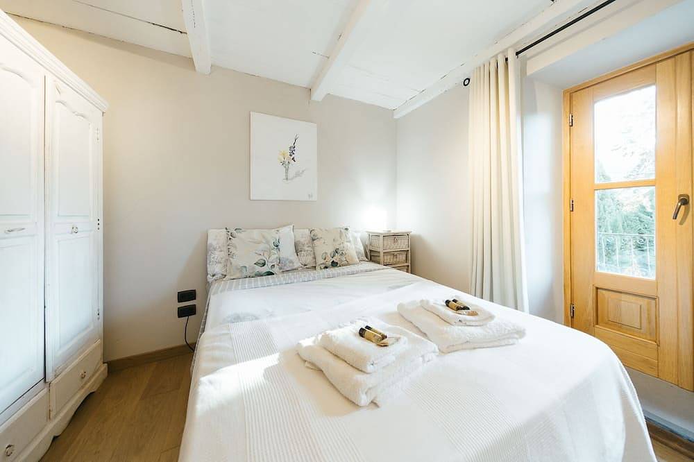 Spacious 7 bedroom air-conditioned villa with swimming pool in northern Tuscany in Licciana Nardi, Nationalpark Toskanisch-Emilianischer Apennin