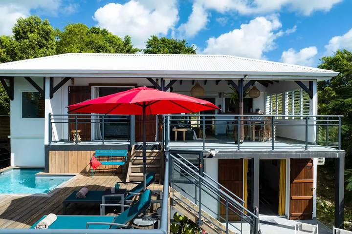 Location de vacances pour 6 personnes, avec jardin ainsi que vue et piscine à Grand-Bourg - 3