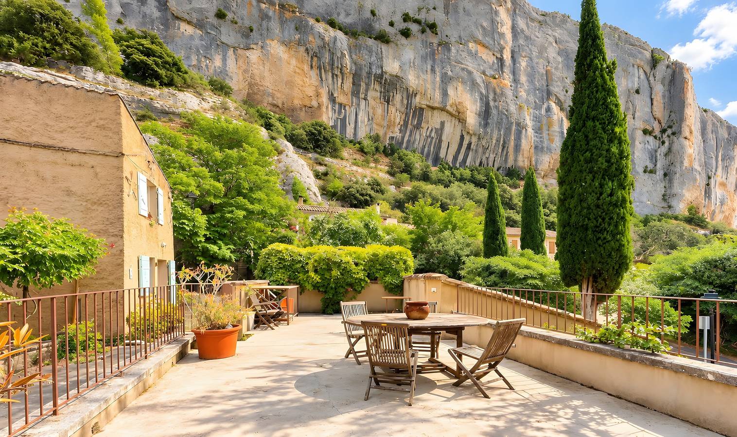 Charming House with Stunning Views and Rooftop Terrace in Lioux, Parc naturel régional du Luberon