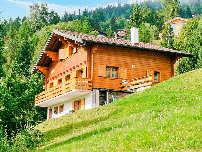 Ferienhaus für 7 Personen, mit Balkon und Terrasse sowie Garten und Ausblick im Wallis