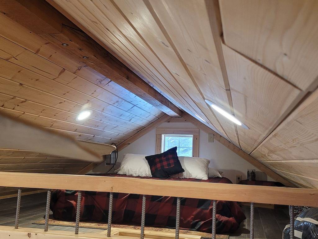 1 Bedroom with Sleeping loft queen. in Ravalli County