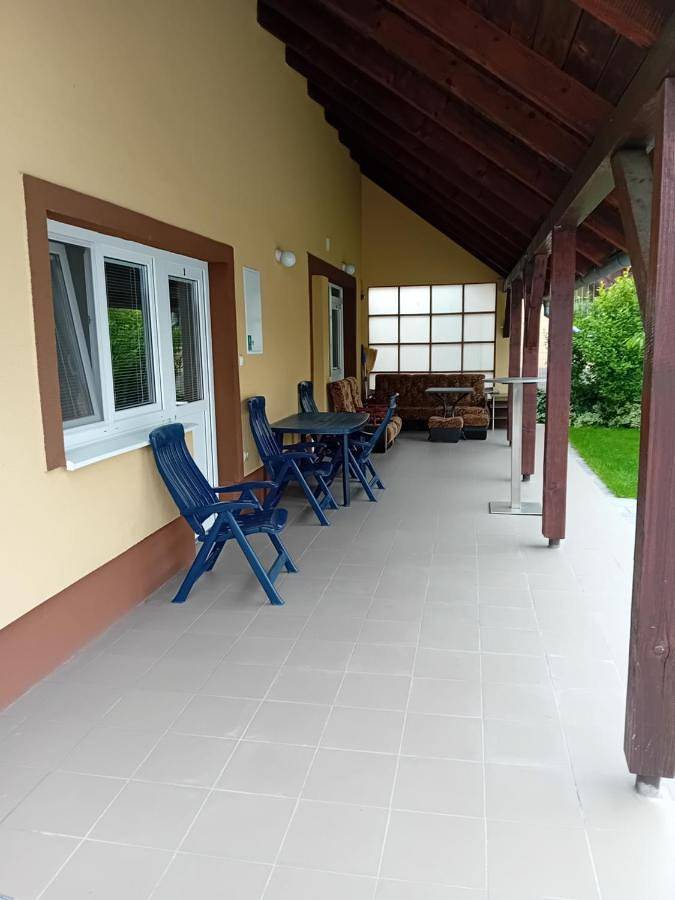 Appartement de vacances pour 3 personnes, avec terrasse et jardin