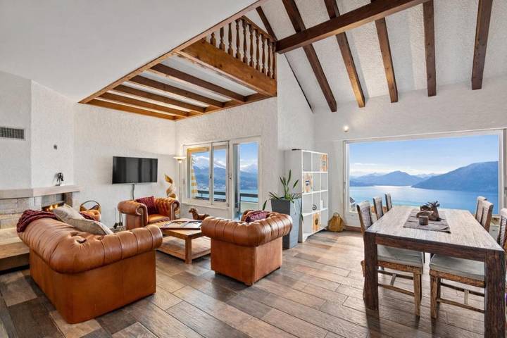 Ferienhaus für 8 Personen, mit Balkon und Whirlpool sowie Terrasse und Garten