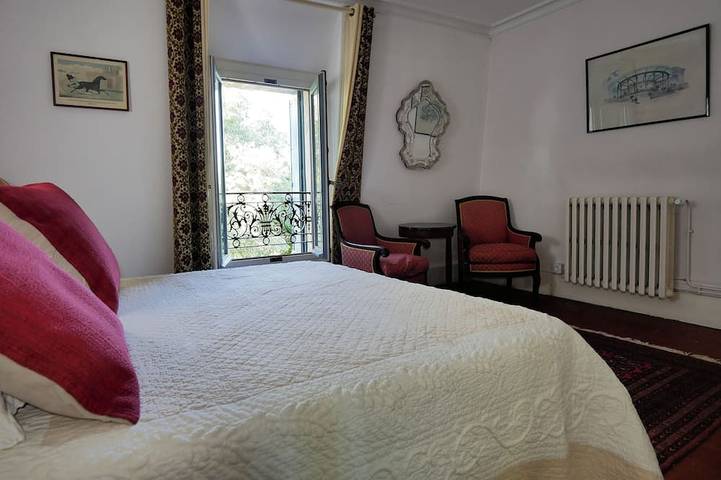 Appartement entier, Appartement 1 dans une maison d'écrivain classée 2 étoiles in Sommières, Côte méditerranéenne (France)