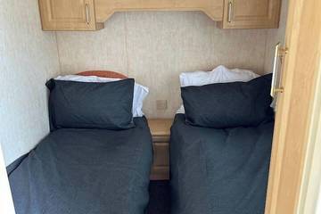 Static Caravan for 6 People in Hampshire, South East England, Photo 3