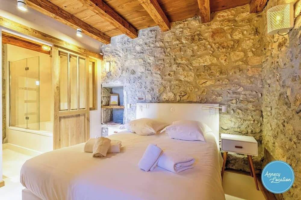 Le Grenier **** - Savoyard mazot. in Talloires-Montmin, Annecy region