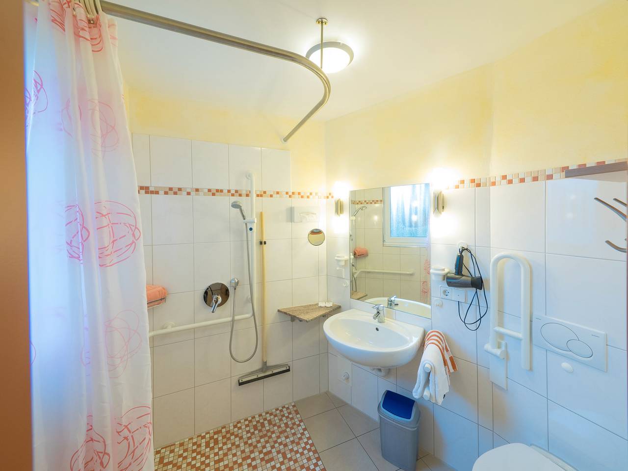 Ganze Wohnung, Apartment 'Schlüsselblume' mit Gemeinschaftsgarten, Wlan und Klimaanlage in Deggenhausertal, Bodenseekreis