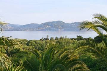 Gîte pour 6 personnes, avec balcon et jardin dans Plage de l'Almanarre